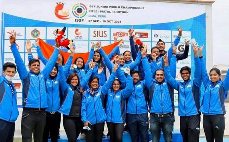 Sandhu con su equipo gana medallas