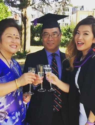 Suchi Purja con sus padres