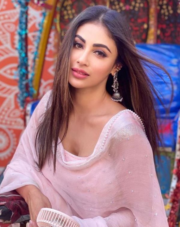 La novia de Suraj Nambiar, Mouni Roy