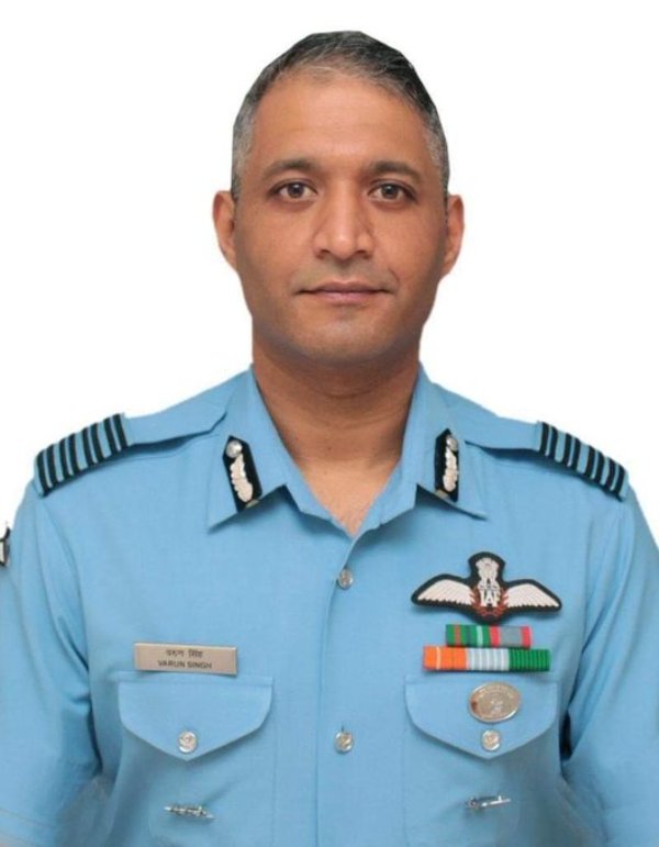 Capitán de grupo Varun Singh Wiki, años, muerte, esposa, familia, biografía y más