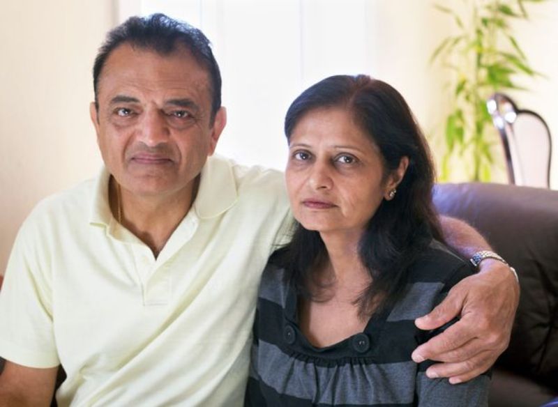 Vinod Hindocha con su esposa