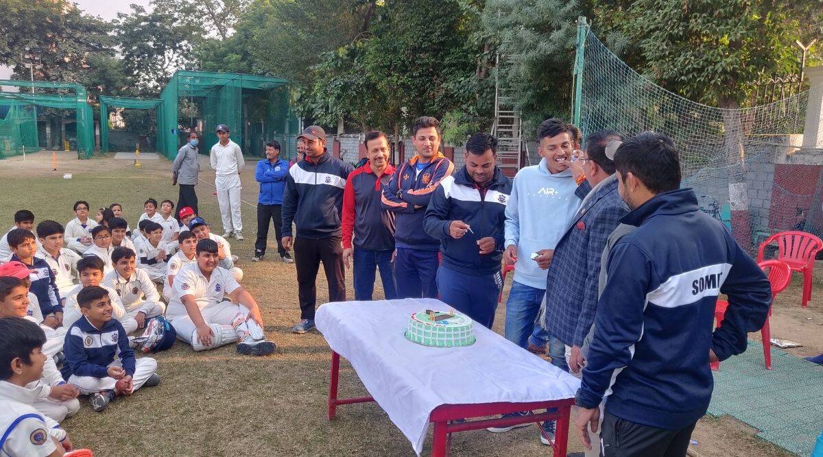 Yash Dhull en la Academia de cr&iacute;quet Bal Bhawan en Dwarka, Delhi