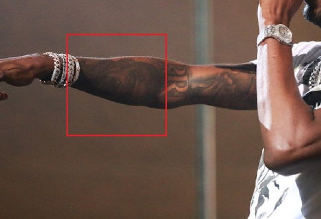 Tatuaje de Young Dolph en el antebrazo derecho