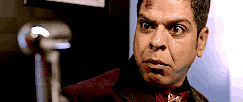 Murali Sharma asombrado 