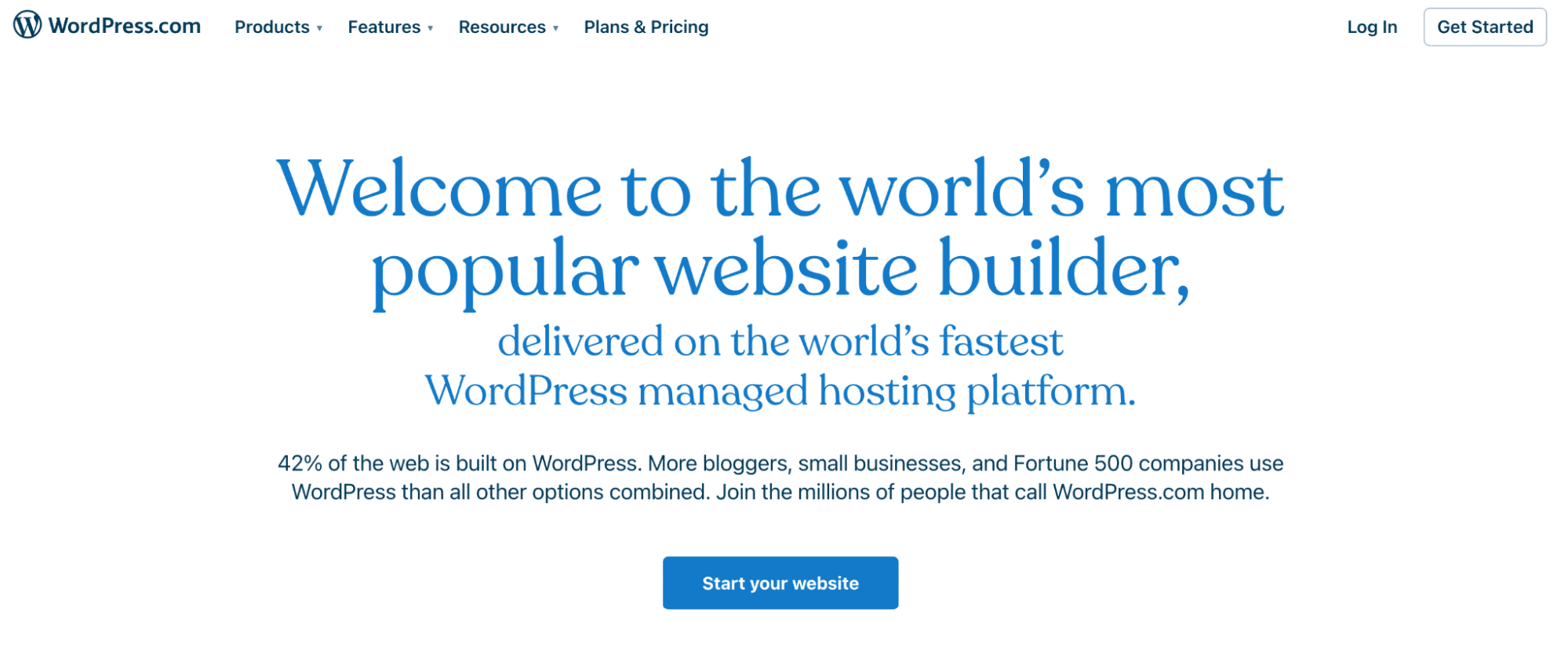 ¿Vale la pena el alojamiento gratuito de WordPress? 10 factores a considerar Una captura de pantalla de la página de inicio de WordPress.com con texto azul sobre un fondo blanco que dice