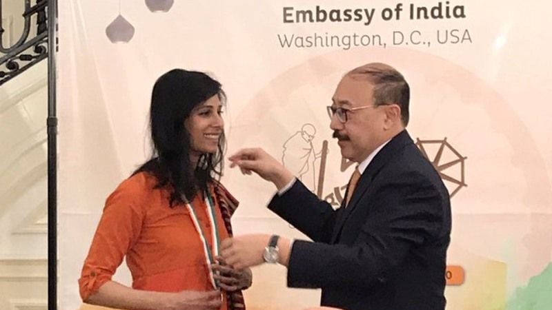 Gita Gopinath recibiendo Pravasi Bhartiya Samman