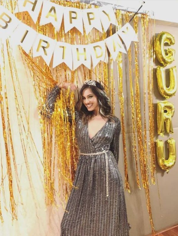 Gurpreet Bedi en su cumplea&ntilde;os con su apodo decorado en la pared