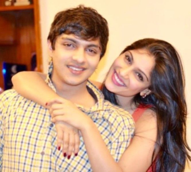 Ishita con su hermano