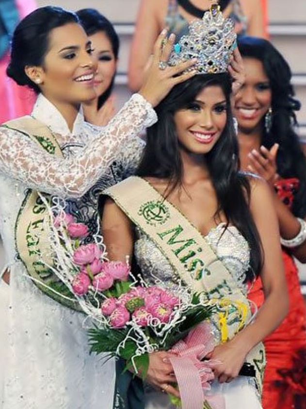 Nicole Faria coronada como Miss Tierra 2010