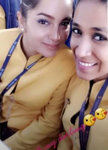 Steffi Kingham mientras trabajaba con Jet Airways