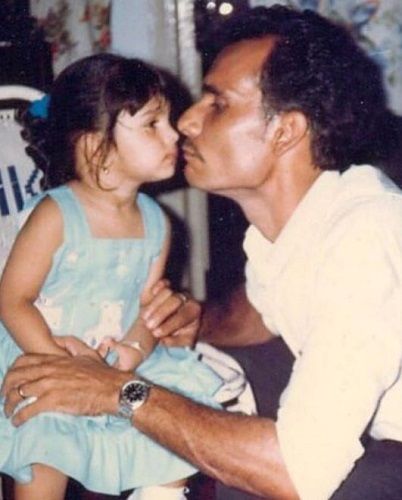La foto de la infancia de Steffi Kingham con su padre