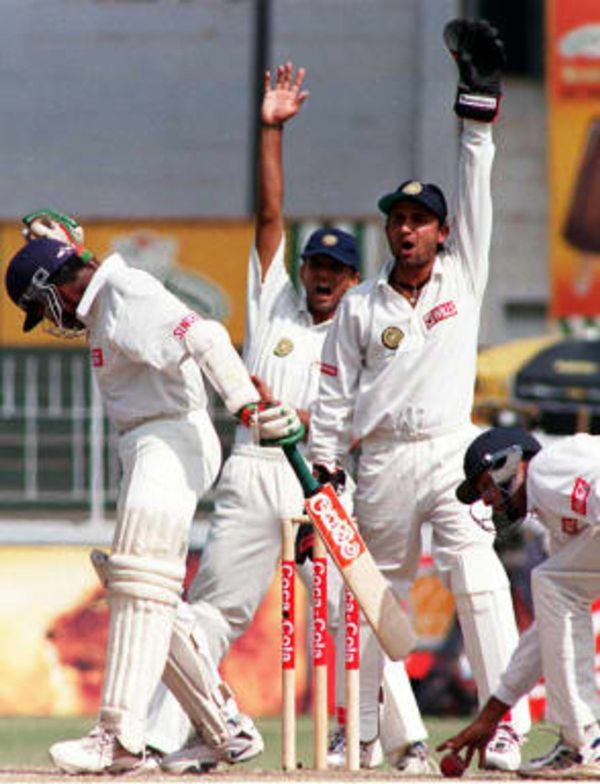 Rahul Dravid Wiki, altura, edad, novia, esposa, hijos, familia, biografía y más Dravid apela contra Jayawardene el 26 de febrero de 1999