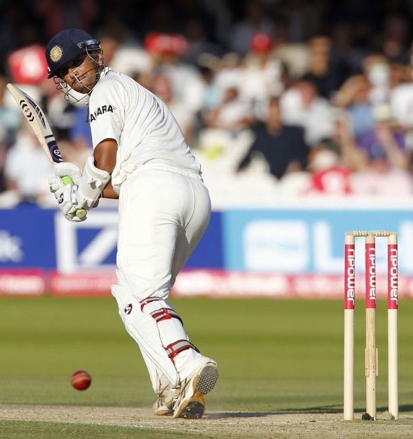 Rahul Dravid Wiki, altura, edad, novia, esposa, hijos, familia, biografía y más Rahul Dravid mirando hacia la pierna fina el 24 de julio de 2011 contra Inglaterra en Lord's