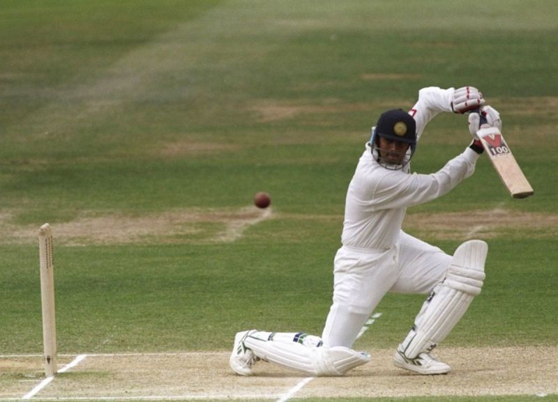 Rahul Dravid Wiki, altura, edad, novia, esposa, hijos, familia, biografía y más Rahul Dravid jugando un drive en su partido de prueba debut