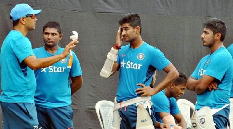 Rahul Dravid Wiki, altura, edad, novia, esposa, hijos, familia, biografía y más Rahul Dravid con la selección india sub-19